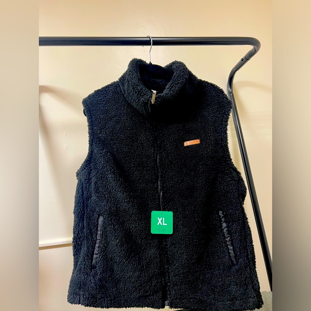 Sage Fluffy Vest in black color
